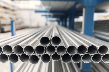 yığın üzerinde metal paslanmaz boru