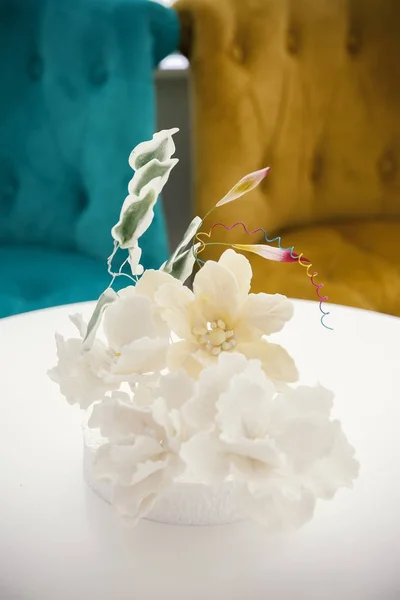 Bloemen gemaakt van marsepein — Stockfoto