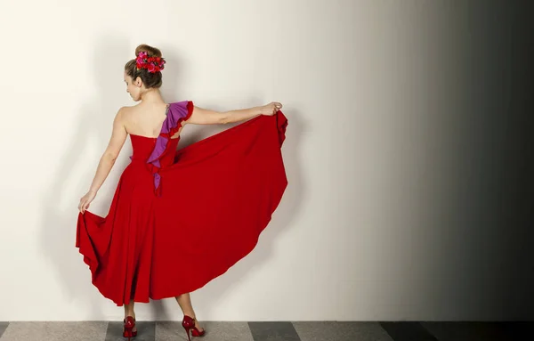 Young woman in red dress — Stock Photo, Image