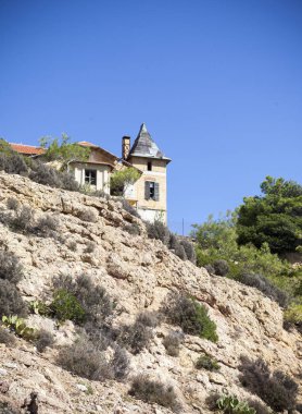  terk edilmiş evde buzlu