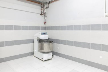 Bir fırında endüstriyel hamur karıştırıcısı
