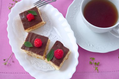 Çikolatalı kek parçaları