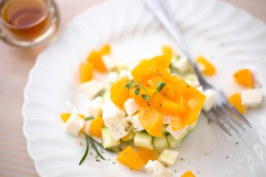 Avokado Mango Mozzarella salatası 