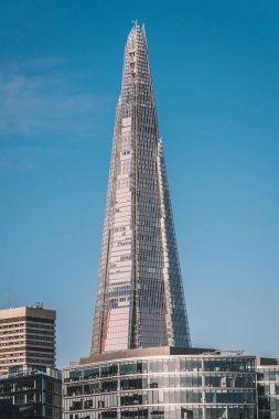 Londra, İngiltere - Mart, 2016: Shard ve Londra City Hall, yakın görünümü