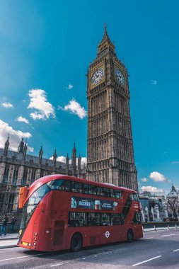 Londra'nın ünlü dönüm noktası dünya. Büyük Ben ve Parlamento, İngiltere'de güneşli yaz gün.