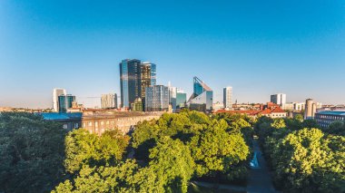 İnanılmaz hava uçak atış modern iş bölgesi, Tallinn, Estonya