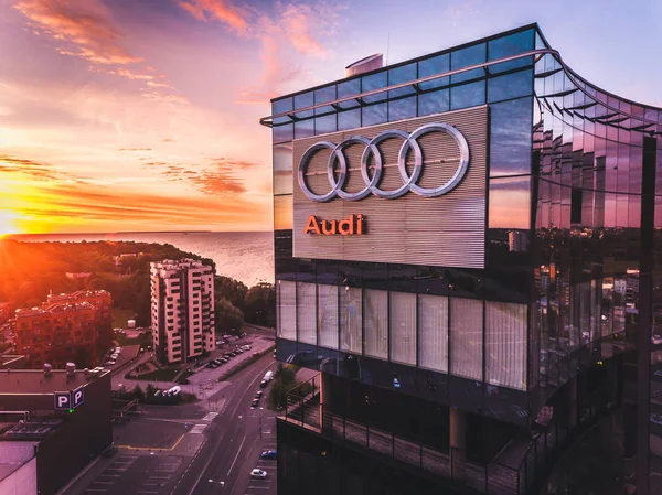 Таллин Эстония Июль 2016 Вид Воздуха Логотип Audi Стеклянном Фасаде — стоковое фото