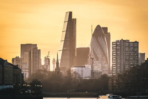 Themse Und Londoner Skyline Bei Strahlendem Sonnenschein — Stockfoto