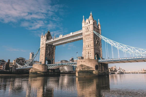 Weltberühmte Turmbrücke Über Der Themse Einem Strahlend Sonnigen Tag Nationalsymbole — Stockfoto