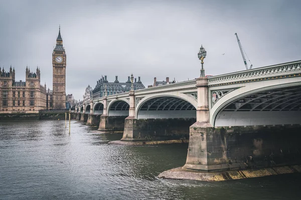 Stadtbild Über Westmünsterbrücke Flussthemen Und Big Ben Bei Bewölktem Tag — Stockfoto