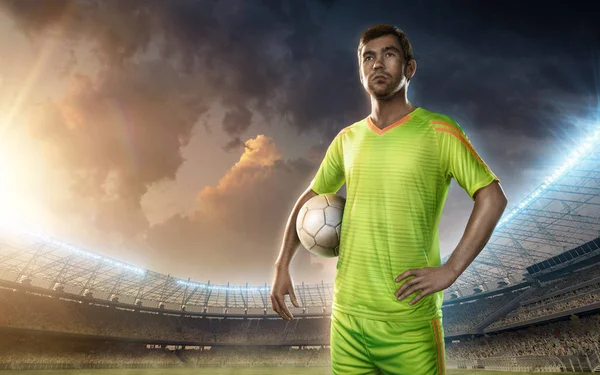 Giocatore di calcio in uno stadio di calcio — Foto Stock