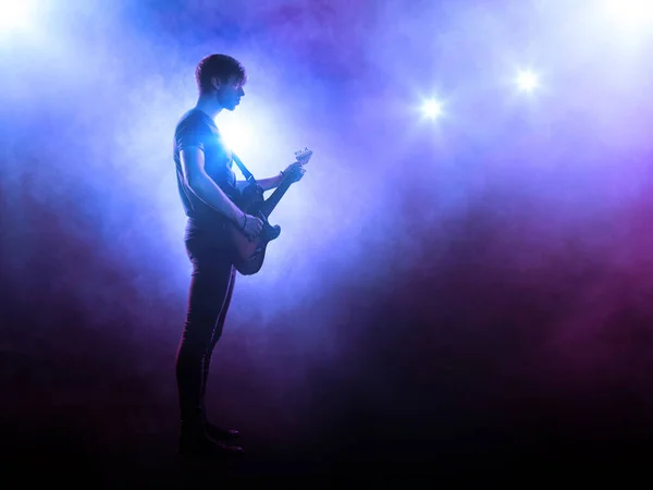 Silhouette Guitariste Sur Scène Spectacle Musical Fond Projecteur — Photo