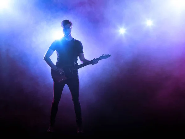 Silhouette Eines Gitarristen Auf Der Bühne Rampenlicht Musikkonzert Stockbild