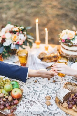 Dekorasyon masa yemek. Elele Çift