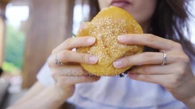 Eller burgeri kapatmak kadar sızıntı