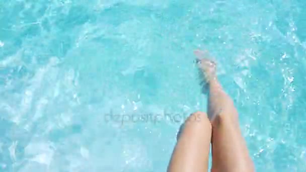 Kobiece Nogi Basenie — Wideo stockowe