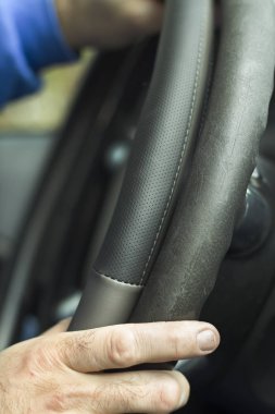  Arabanın iç ayrıntılı otomatik. Direksiyon kaplama.