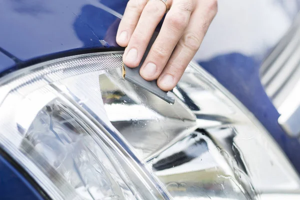Bilrekonditionering Renovering Reflektor Glas Polering Med Slippapper Och Vatten — Stockfoto