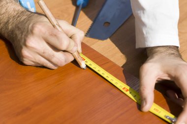 Mesafe ölçme noktada işaretleme. Ölçüm mobilya Yönetim Kurulu. 