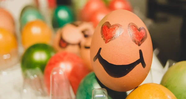 Easter Egg Drawn Hearts Instead Eyes Big Smile Love Celebration — Stock Photo, Image