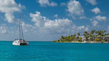 Katamaran Kaibo içinde