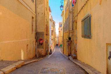 Marsilya döşeli cadde