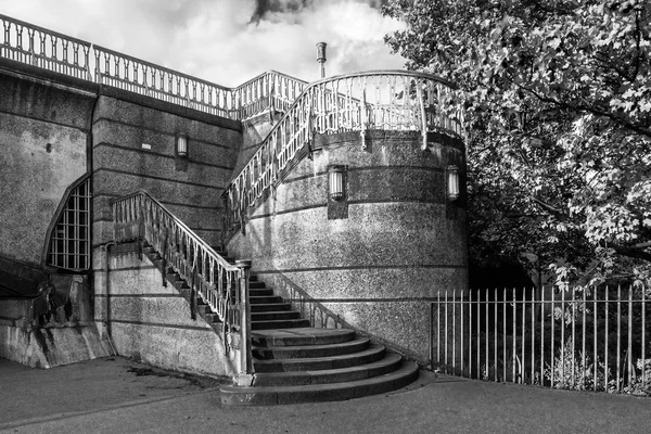 Twickenham Bridge-trap (B&W) -2 — Stockfoto