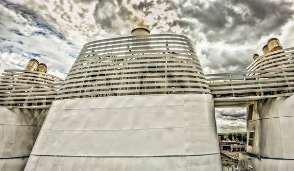 Close Ship Funnels Smoke Pouring Out Overcast Day France Sept — Stock Photo, Image