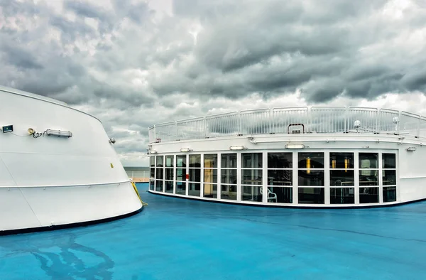 Oberdeck Einer Fähre Über Den Ärmelkanal Einem Bewölkten Tag Sommer — Stockfoto