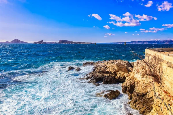 Widok Wybrzeże Marsylii Pointe Cadiere Widokiem Archipelag Frioul Nad Morzem — Zdjęcie stockowe