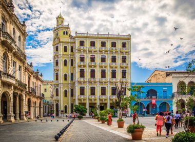 Havana, Küba, Temmuz 2019, Eski Şehir Meydanı 'ndaki şehir manzarası