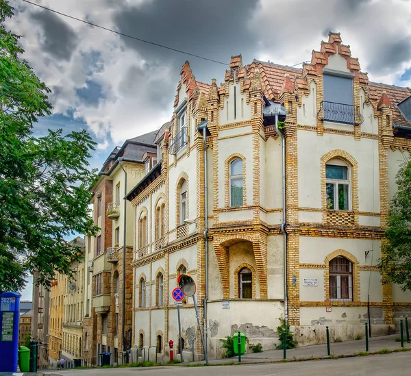 ブダペスト ハンガリー 2019年8月曇りの日にRozsahegyとBuday Laszlo通りの角にリストされている建物の眺め — ストック写真
