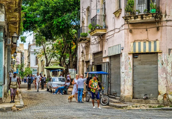 キューバのハバナ 2019年7月 街の最も古い部分のCalle Oficiosの都市シーン — ストック写真
