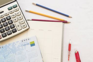 defter aylık planlayıcısı kayıt için ofis masasında mali