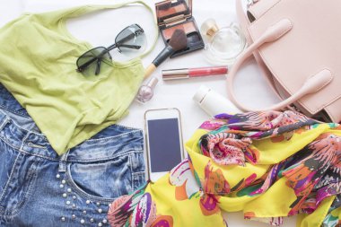aksesuarlar moda kadın koleksiyonu renkli gün