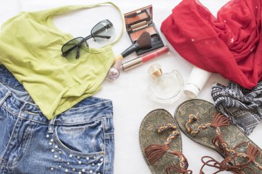 aksesuarlar moda kadın koleksiyonu renkli gün