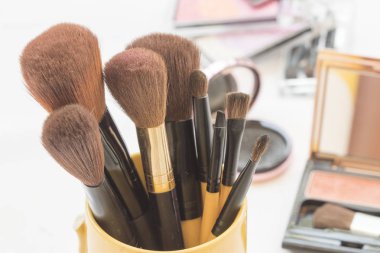 kozmetik makyaj cilt yüz fırça 