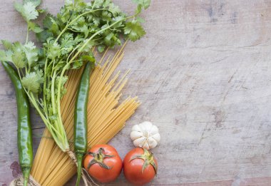 malzemeler taze sebze ile yemek spagetti kurutulmuş