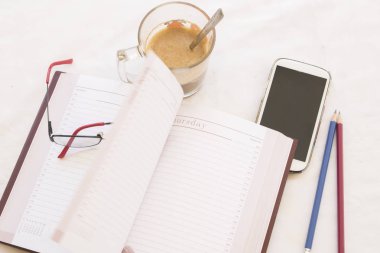 Ofis Masası beyaz iş için yıllık not defteri