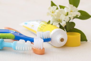 sabah ile temiz bebek oral kavite ve diş diş fırçası sağlık dişler için
