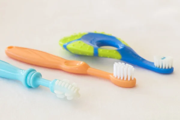 Manhã com limpo na cavidade oral e escova de dentes do bebê para dentes de saúde — Fotografia de Stock
