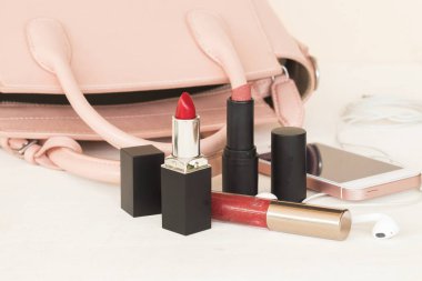 Aksesuar ve güzellik cilt kozmetik makyaj yaşam tarzı renkli kadın