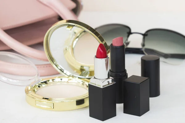 Accesorio y belleza piel maquillaje cosmético estilo de vida de la mujer colorida — Foto de Stock