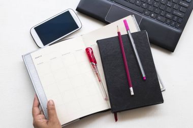 defter aylık planlayıcısı ve bilgisayar beyaz iş için 