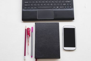 defter aylık planlayıcısı ve bilgisayar beyaz iş için 