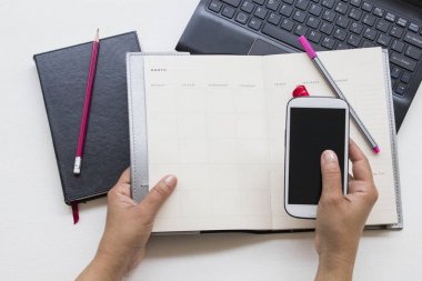 defter aylık planlayıcısı ve bilgisayar beyaz iş için 