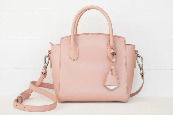女性のためのピンクのハンドバッグ コレクションのカラフルなファッション — ストック写真