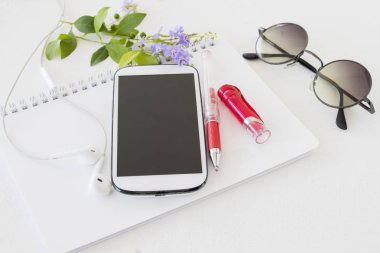 defter planlayıcısı ve mobil cihazlar için mali tablo beyaz 