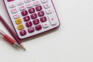hesap makinesi ekipmanları office için finansal arka plan beyaz üzerinde