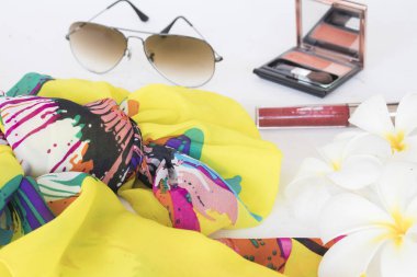 renkli sarı eşarp ile güzellik cilt yüz kozmetik makyaj için relax yaşam tarzı moda kadın 